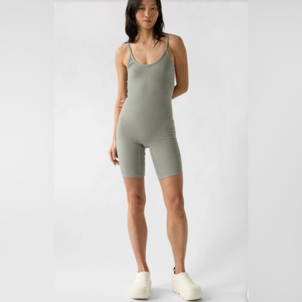 INDERO Ribbed Yoga Bodysuit- dye green
